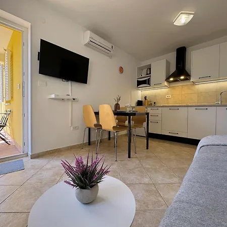 Pintadesol By Interhome Appartement Čižići