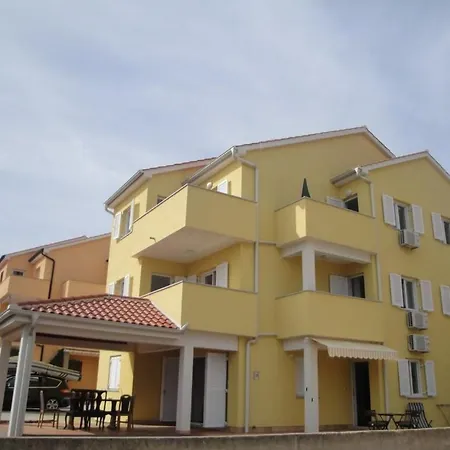 Pintadesol By Interhome Čižići
